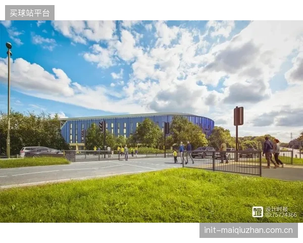 英国牛津联足球俱乐部新主场规划为全电动体育场，其屋顶3500平米太阳能板与空气源热泵系统怎样构成能源闭环